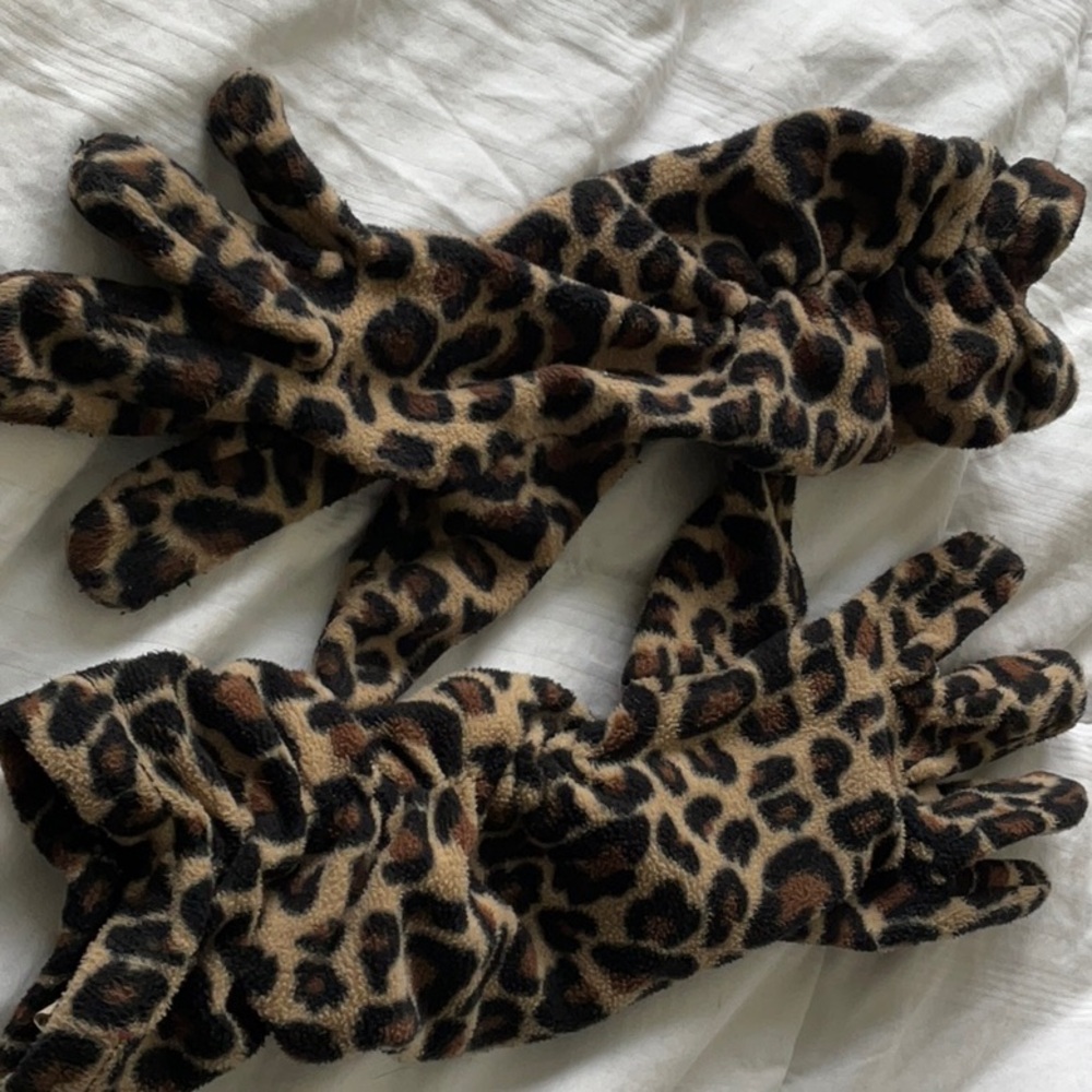 Leopard gloves. Long length